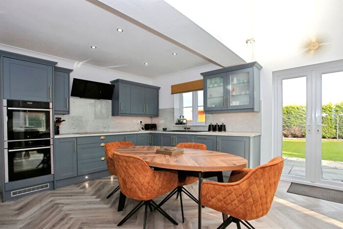 4 Bedroom Detached House For Sale In Plank Drove, Crowland, Peterborough, PE6