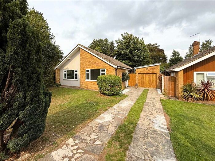 2 Bedroom Bungalow For Sale In Birch Close, New Barn, Longfield, DA3