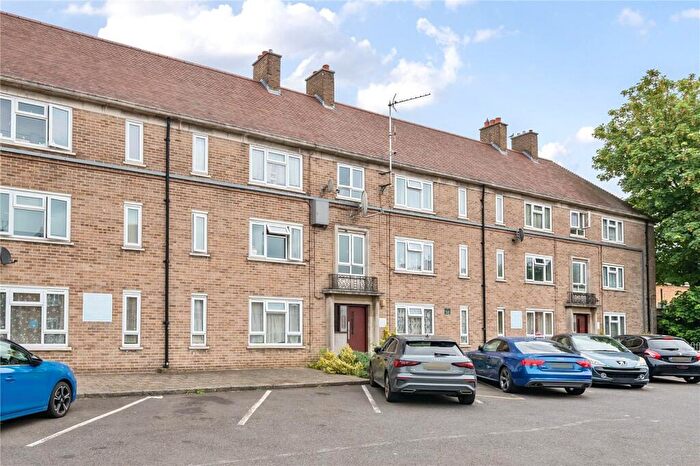1 Bedroom Flat For Sale In Lancaster Road, Enfield, EN2