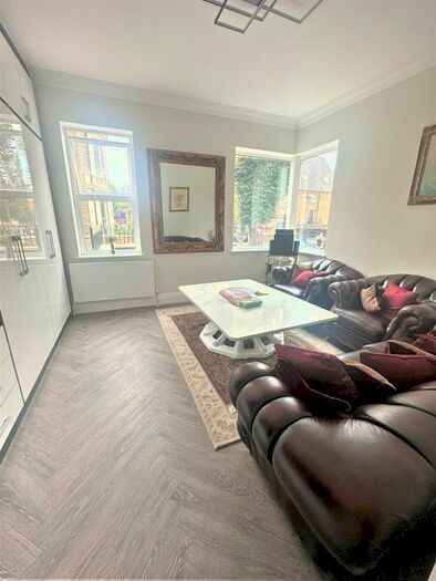 2 Bedroom Flat To Rent In The Mall, London, W5