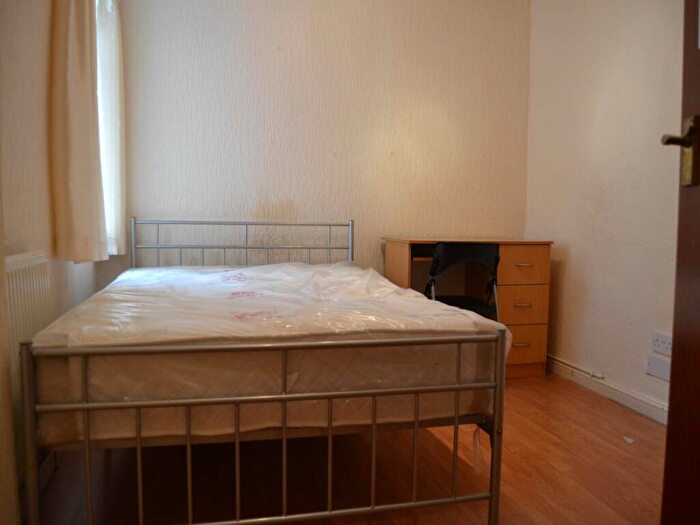 2 Bedroom Flat To Rent In Richmond Road, Roath, Cardiff, CF24