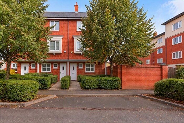 3 Bedroom End Of Terrace House For Sale In Chequers Avenue, High Wycombe, Buckinghamshire, HP11