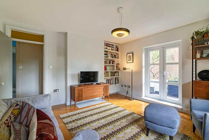 3 Bedroom Flat To Rent In Oakfield Road, London, N4