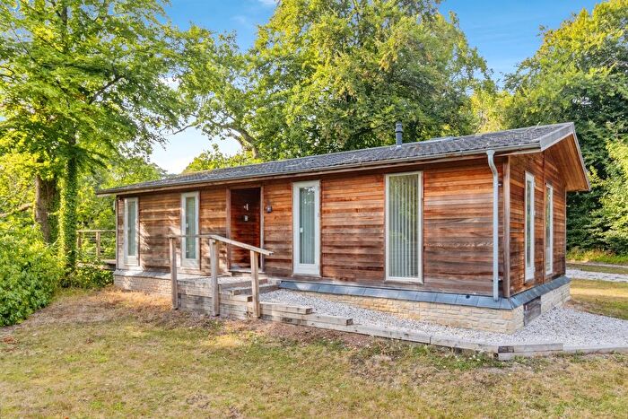 2 Bedroom Detached Bungalow For Sale In Newton Road, Bovey Tracey, Newton Abbot, TQ13