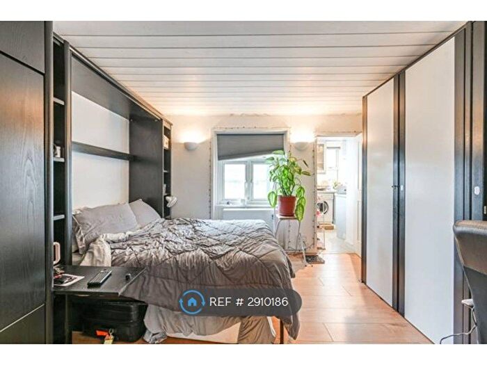 Studio To Rent In Queen's Gate Gardens, London, SW7
