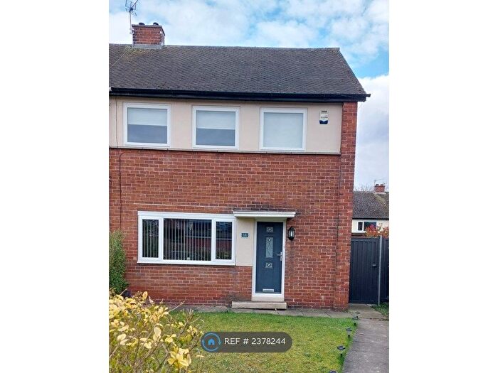3 Bedroom Semi-Detached House To Rent In Sides Road, Pontefract, WF8