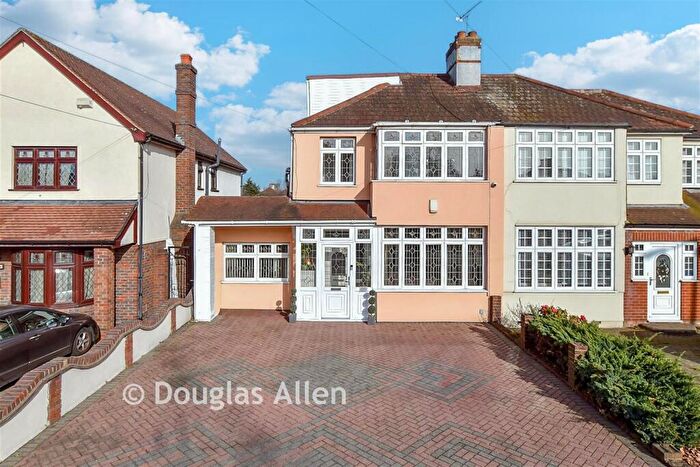 5 Bedroom Semi Detached House For Sale In Upper Rainham Road, Hornchurch, Essex, RM12