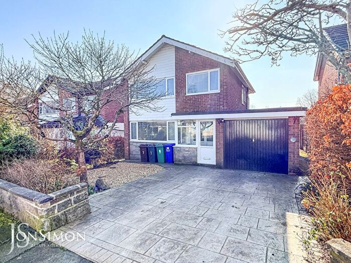 3 Bedroom Detached House To Rent In Mosley Avenue, Holcombe Brook, Bury, BL0