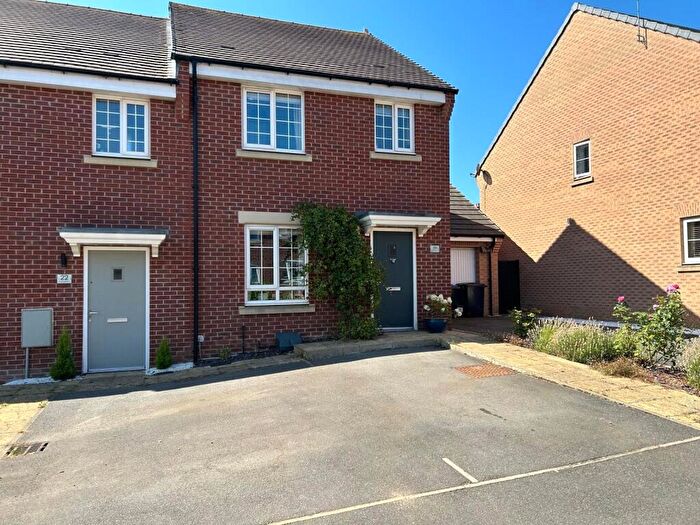 3 Bedroom End Of Terrace House For Sale In Wheelwright Way, Woodford Halse, Northamptonshire, NN11
