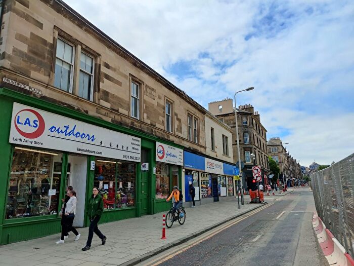 4 Bedroom Flat To Rent In Brunswick Place, Edinburgh, EH7