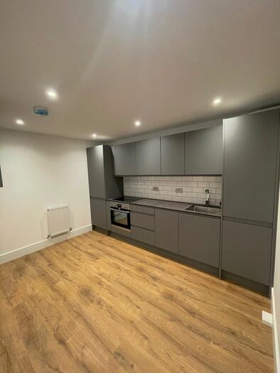 1 Bedroom Flat To Rent In Queens Parade Close, London N11