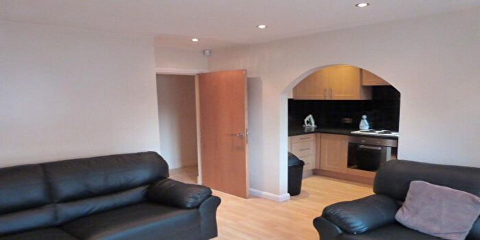 2 Bedroom Flat To Rent In Delph Court, Woodhouse, Leeds, LS6
