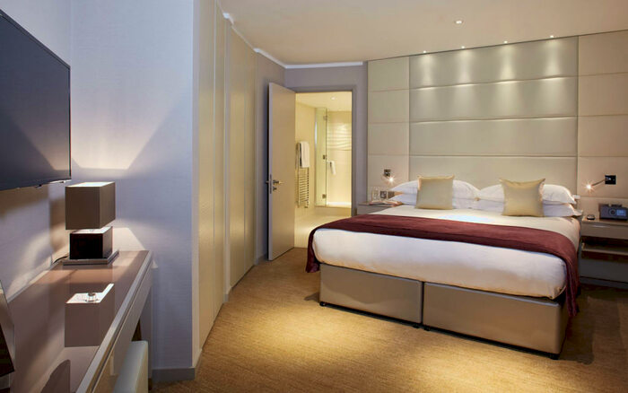 2 Bedroom Apartment To Rent In Lower Thames Street, Tower Hill, London, EC3R