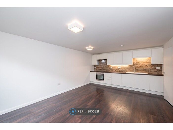 1 Bedroom Flat To Rent In Dumfries Street, Luton, LU1