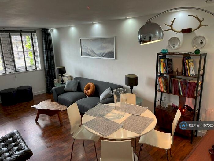 2 Bedroom Flat To Rent In Castle Wynd South, Edinburgh, EH1