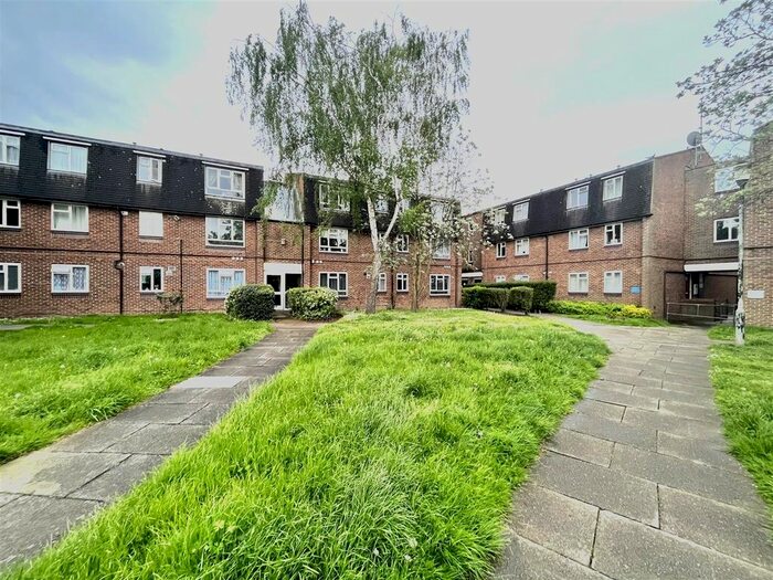 2 Bedroom Flat To Rent In Hanover Way, Bexleyheath, DA6