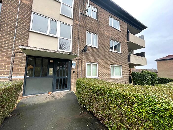 2 Bedroom Flat To Rent In St. James Walk, Horsforth, Leeds, West Yorkshire, LS18