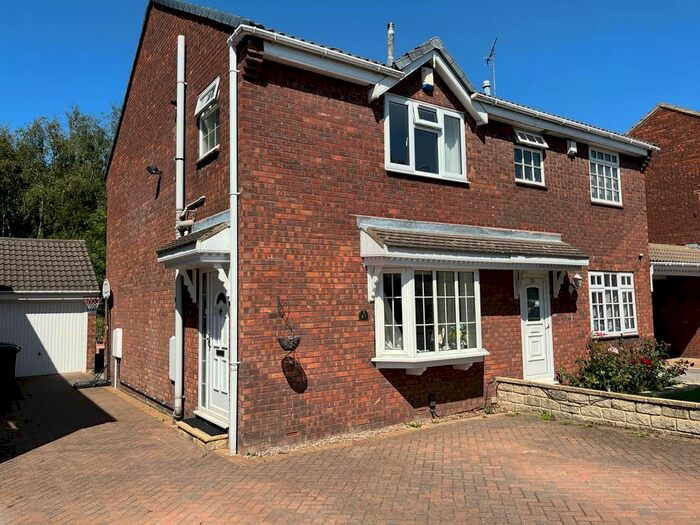 3 Bedroom Property To Rent In Oakdene Way, Shadwell, Leeds, LS17