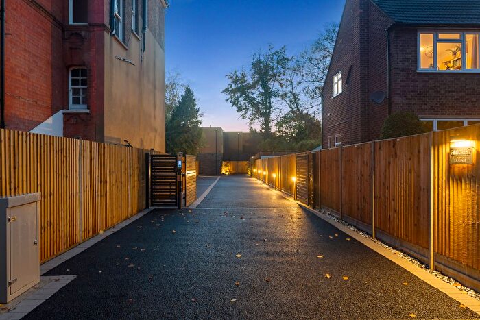 2 Bedroom Flat For Sale In Blenheim Road, High Barnet, Barnet, EN5