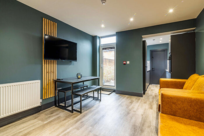 5 Bedroom Terraced House To Rent In All Ensuite // Bed // Aug, LN5