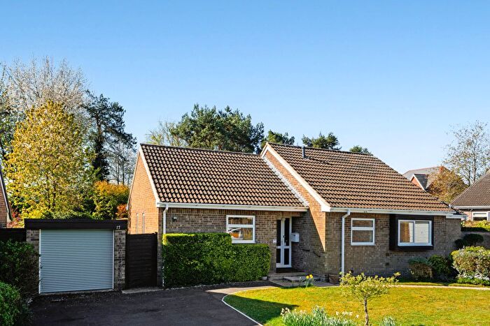 3 Bedroom Detached Bungalow For Sale In De Montfort Grove, Hungerford, RG17