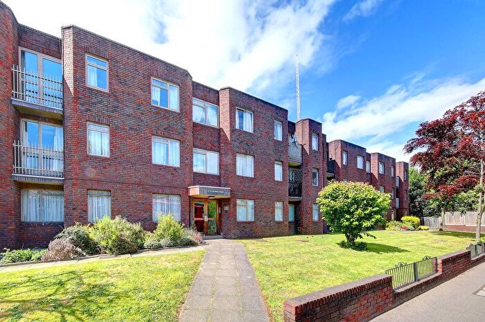 2 Bedroom Flat To Rent In Worple Road, London, SW19