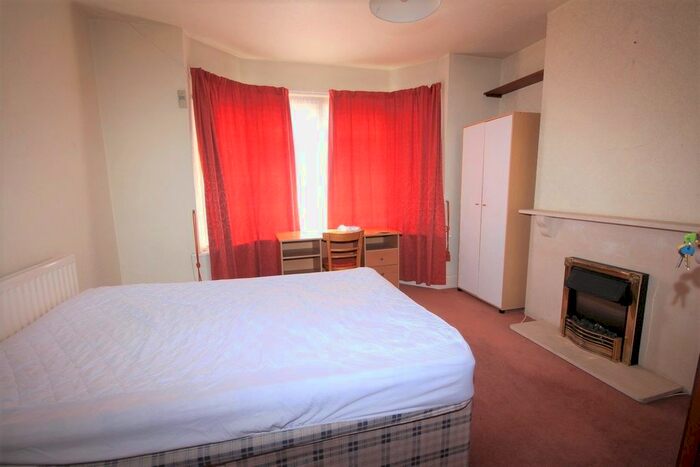 4 Bedroom Semi-Detached House To Rent In Malmesbury Park Road, Bournemouth, BH8