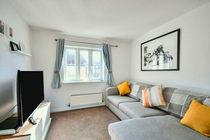 2 Bedroom Apartment To Rent In Mayfly Road, Swindon, SN25