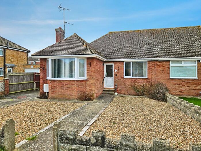 2 Bedroom Bungalow For Sale In Quendon Way, Frinton-on-Sea, Essex, CO13