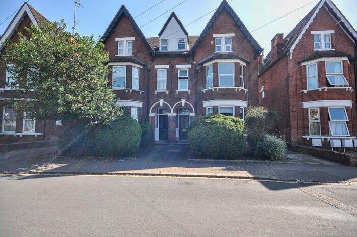 2 Bedroom Flat To Rent In Conduit Road, Bedford, Bedfordshire, MK40