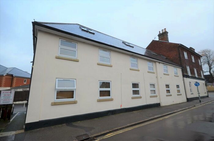 1 Bedroom Flat To Rent In Victoria Road, Aldershot, GU11