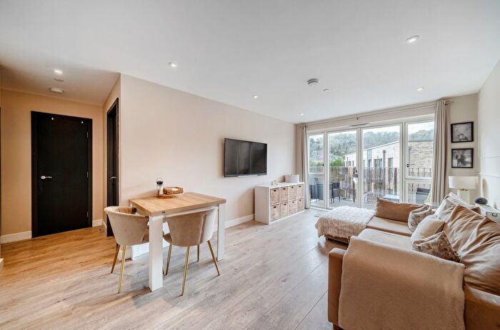 1 Bedroom Flat For Sale In Panta House, Old Barn Lane, Kenley, CR8