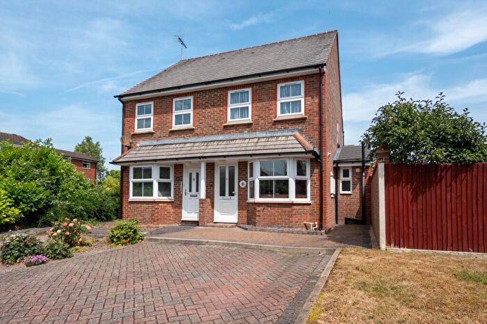 2 Bedroom Semi-Detached House For Sale In Staines Square, Dunstable, LU6