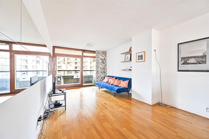 1 Bedroom Flat To Rent In Ben Jonson House, Barbican, London, EC2Y