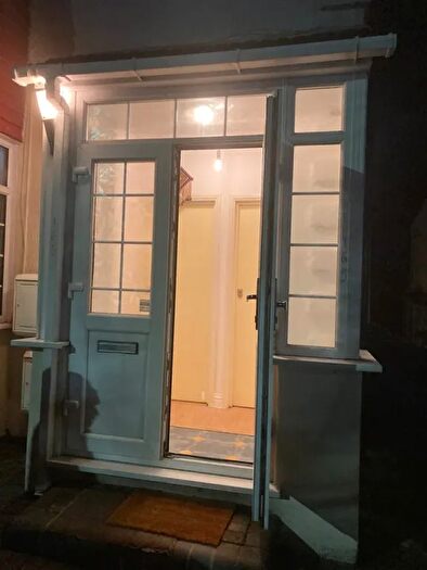 3 Bedroom Flat To Rent In Holders Hill Road, London, NW7