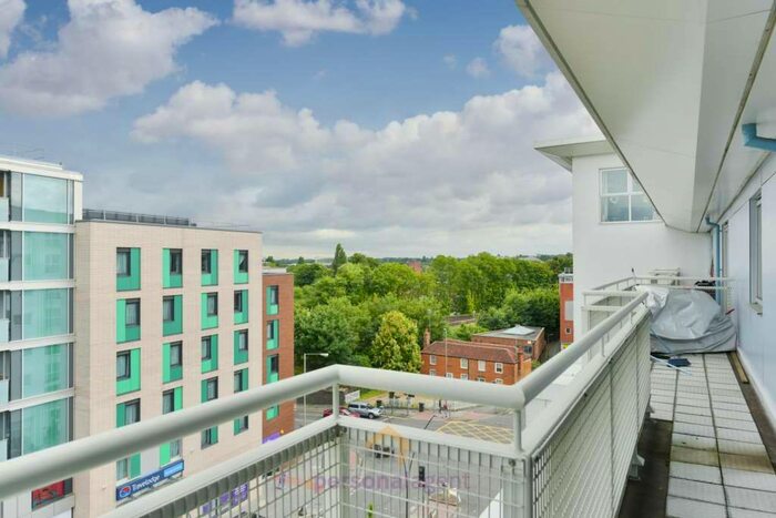 2 Bedroom Flat To Rent In Station Approach, Epsom, KT19