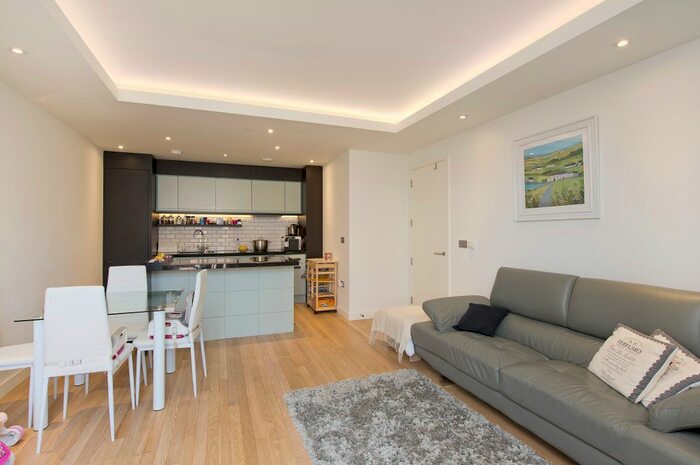 2 Bedroom Flat To Rent In Cobblestone Square, London, E1W