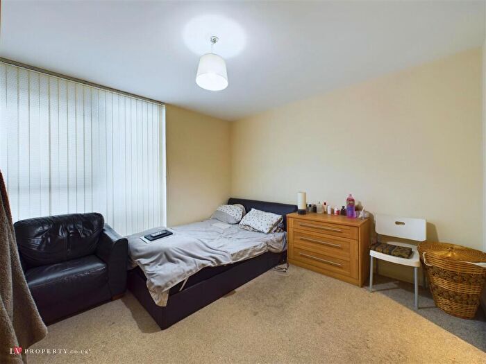 2 Bedroom Apartment For Sale In Worcester Street, Birmingham, B2
