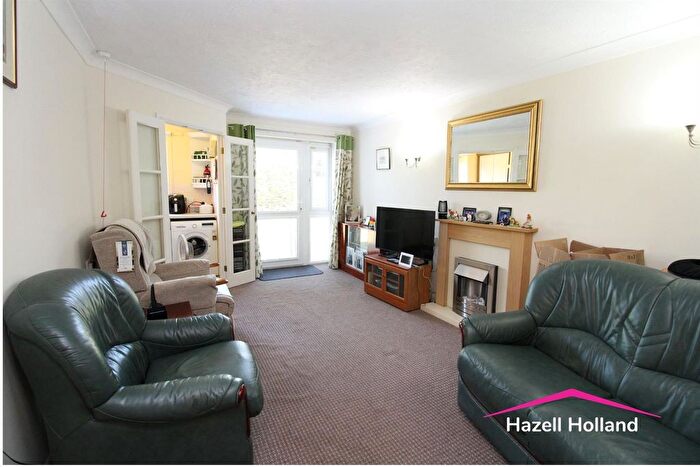 1 Bedroom Flat For Sale In Oakleigh Close, Swanley, BR8