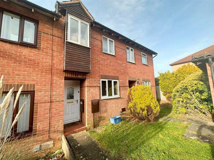 2 Bedroom Terraced House To Rent In Hexham Gardens, Bletchley, Milton Keynes, MK3