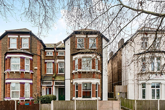 2 Bedroom Apartment For Sale In Rushey Green, London, SE6