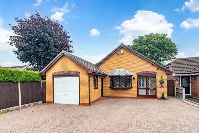 3 Bedroom Bungalow For Sale In Links Drive, Stourbridge, West Midlands, DY8