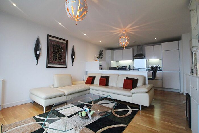 2 Bedroom Flat To Rent In Hermitage, Chatham Street, RG1