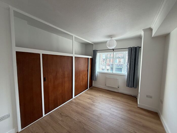 2 Bedroom Flat To Rent In Dover Court, Blackheath Hill, London, SE10