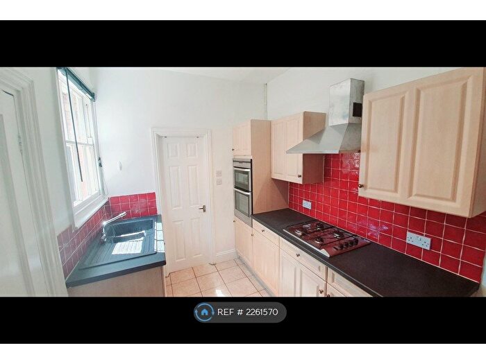 3 Bedroom End Of Terrace House To Rent In Glapton Road, Nottingham, NG2