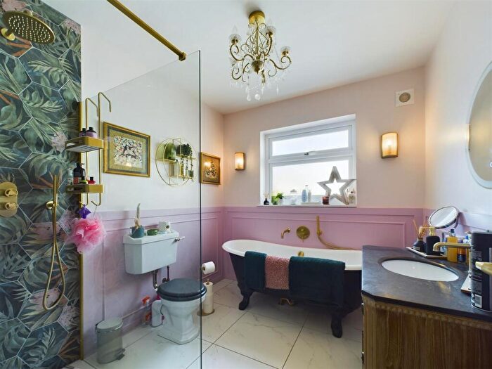 3 Bedroom Bungalow To Rent In Grays Lane, Hitchin, SG5