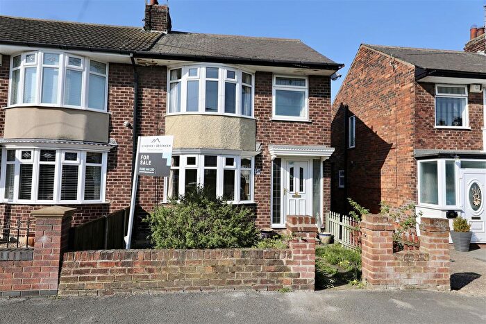 3 Bedroom Semi Detached House For Sale In Strathmore Avenue, Hull, HU6
