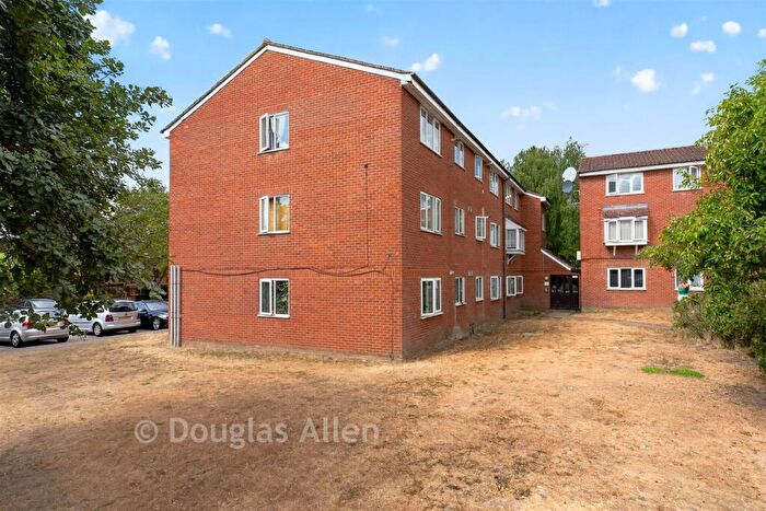 2 Bedroom Flat For Sale In Millhaven Close, Romford, Essex, RM6