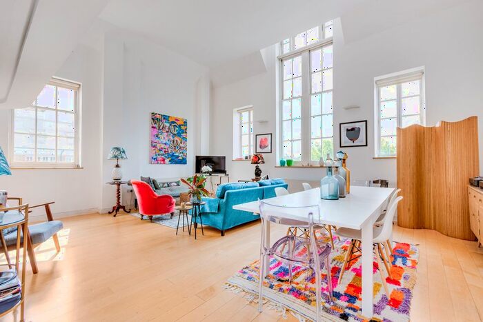 3 Bedroom Flat To Rent In Victorian Heights, Thackeray Road, SW8