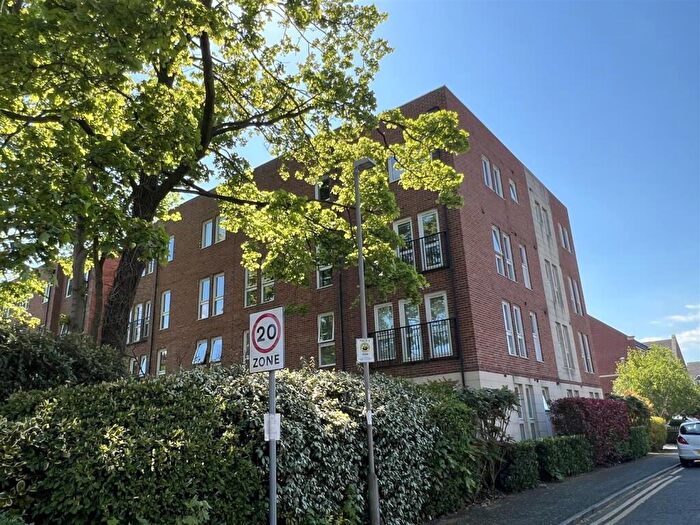 2 Bedroom Flat For Sale In Glaisdale Court, Darlington, DL3